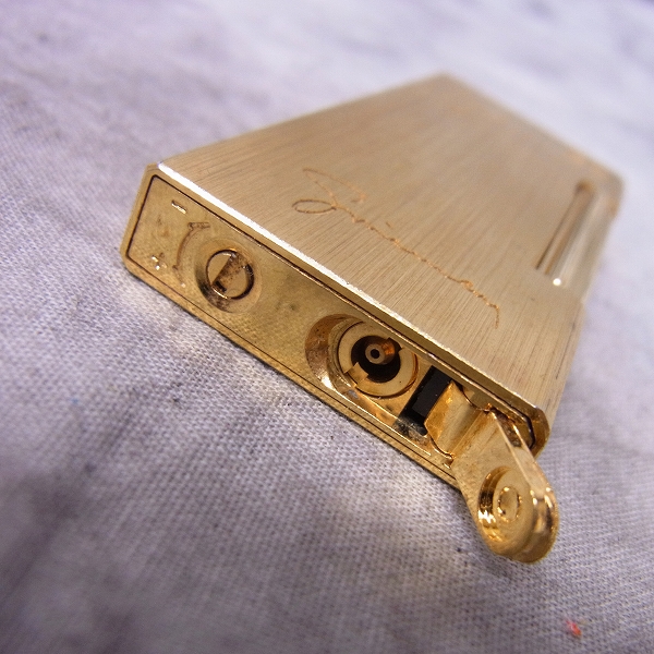 実際に弊社で買取させて頂いたGIVENCHY/ジバンシー ブラッシュ加工 ガスライター ゴールドの画像 2枚目