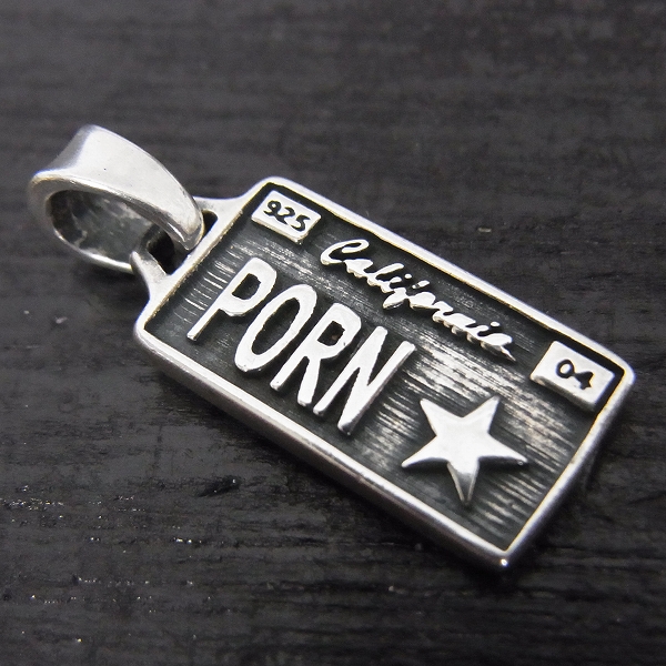実際に弊社で買取させて頂いたTRAVIS WALKER/トラヴィスワーカー ライセンスプレートチャーム/PORN STAR