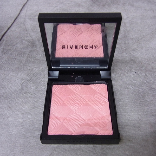 実際に弊社で買取させて頂いた【未使用品】GIVENCHY/ジバンシィ プードル クルーズ ＃6 フェイスパウダー 7ｇの画像 1枚目