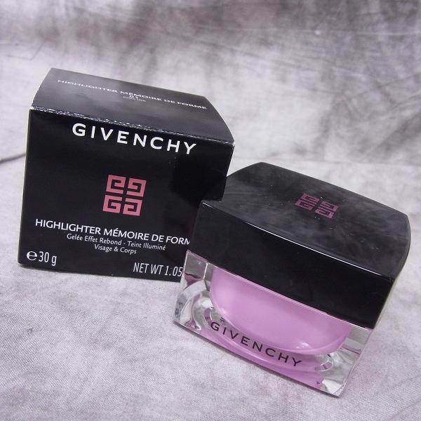 実際に弊社で買取させて頂いた【未使用品】GIVENCHY/ジバンシィ メモリーフォルム ハイライター ＃01 フェイス＆ボディパウダー 30gの画像 4枚目