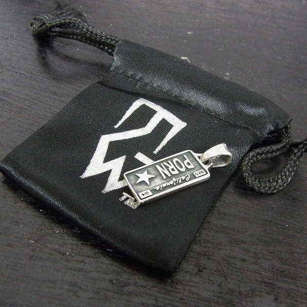 実際に弊社で買取させて頂いたTRAVIS WALKER/トラヴィスワーカー ライセンスプレートチャーム/PORN STARの画像 3枚目