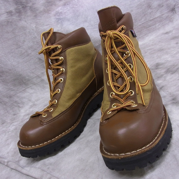 実際に弊社で買取させて頂いたDanner/ダナー DANNER LIGHT 30440 GORE-TEX/US7.5