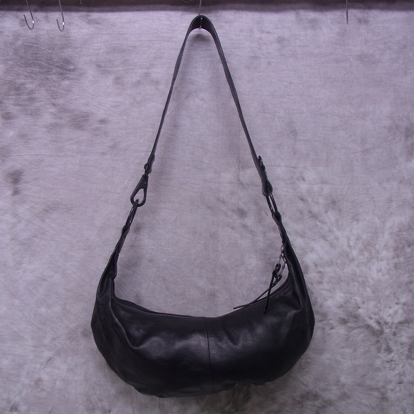 実際に弊社で買取させて頂いたBACKLASH/バックラッシュ レザー 三日月型ショルダーバッグ/バナナバッグ の画像 1枚目