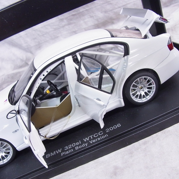 実際に弊社で買取させて頂いたAUTOart/オートアート BMW 320si WTCC 2006 プレーンボディーバージョン ミニカーの画像 1枚目