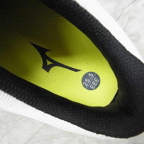 実際に弊社で買取させて頂いたMIZUNO/ミズノ ゴルフシューズ ネクスライト 002ボア ダイヤル式/51GM152692/ホワイト×イエロー/25.5cm/3Eの画像 4枚目