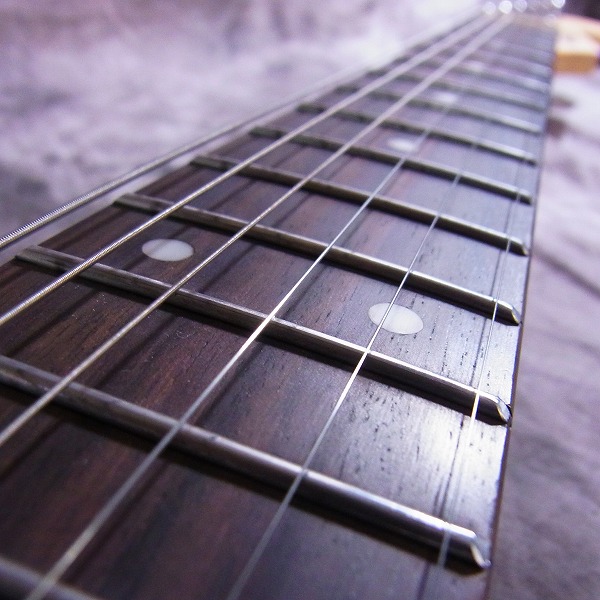 実際に弊社で買取させて頂いた★BUSKER'S/バスカーズ ストラトタイプ エレキギター 3トーンサンバースト BSE/3TS おまけ付の画像 3枚目