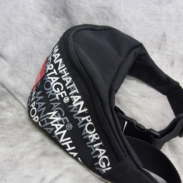 実際に弊社で買取させて頂いたManhattan Portage/マンハッタンポーテージ ウエストバッグ ロゴ 総柄の画像 3枚目