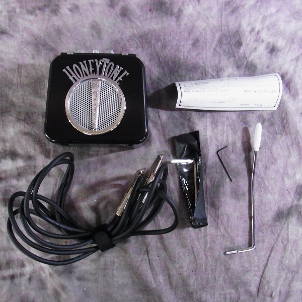 実際に弊社で買取させて頂いた★BUSKER'S/バスカーズ ストラトタイプ エレキギター 3トーンサンバースト BSE/3TS おまけ付の画像 7枚目