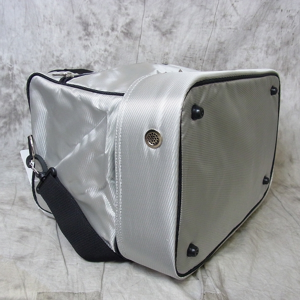 実際に弊社で買取させて頂いた【未使用】le coq sportif/ル・コック ボストンバッグ QQ2196 シルバー の画像 4枚目