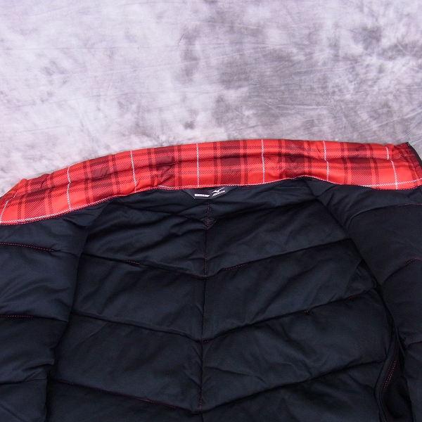 実際に弊社で買取させて頂いた【未使用】MIZUNO/ミズノ ゴルフウェア 中綿ブルゾン チェック柄 ムーブウォーマー レッド/XLの画像 5枚目