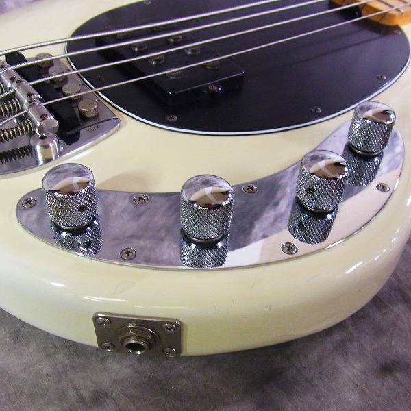 実際に弊社で買取させて頂いた★MUSICMAN/ミュージックマン Stingray/スティングレイ EX WH エレキベースの画像 5枚目