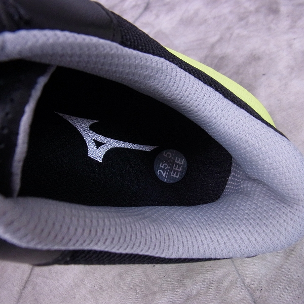 実際に弊社で買取させて頂いた未使用 MIZUNO/ミズノ ゴルフシューズ ネクスライト 002ボア ダイヤル式/51GM152609/ブラック×イエロー/25.5cm/3Eの画像 4枚目