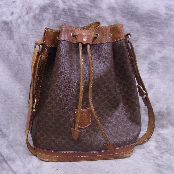 実際に弊社で買取させて頂いたCELINE/セリーヌ レザーショルダーバッグ マガダム/総柄