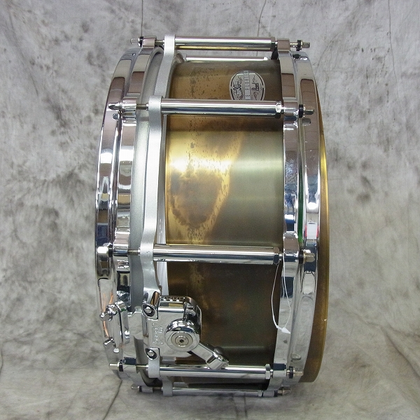 実際に弊社で買取させて頂いた★Pearl パール FBD1465 30th Anniversary Free Floating  14x6.5 ブラスシェル スネアドラム ケース付の画像 2枚目