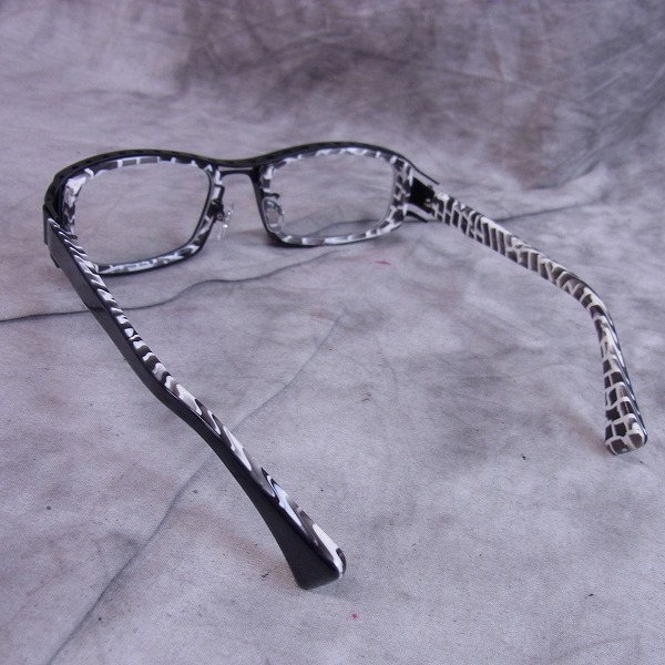 実際に弊社で買取させて頂いたless than human/レスザンヒューマン マーブル柄 スクエア メガネフレームの画像 1枚目