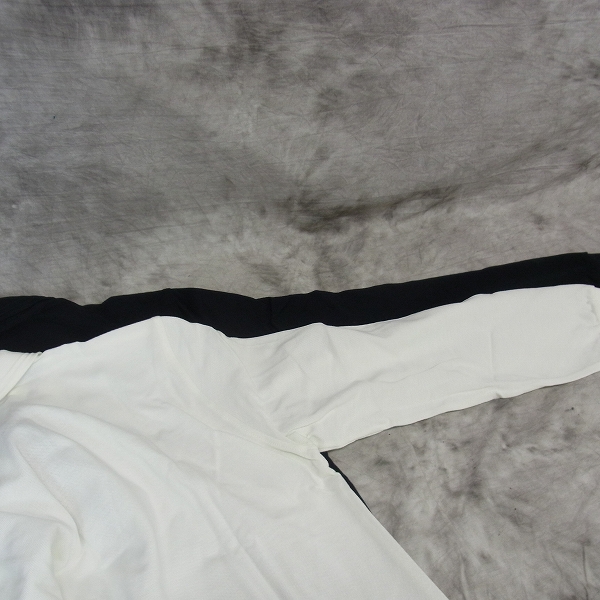 実際に弊社で買取させて頂いた【未使用】BURBERRY LONDON/バーバリー ロンドン ゴルフウェア 長袖ポロシャツ ブラック/ホワイト 2点セット Lの画像 2枚目