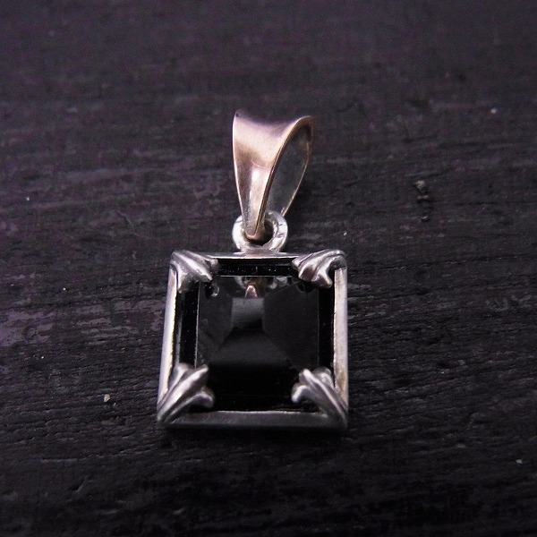 実際に弊社で買取させて頂いた【ギャラ付】Lord Camelot/ロードキャメロット スクエア ストーン ペンダントトップ Lc-266の画像 1枚目