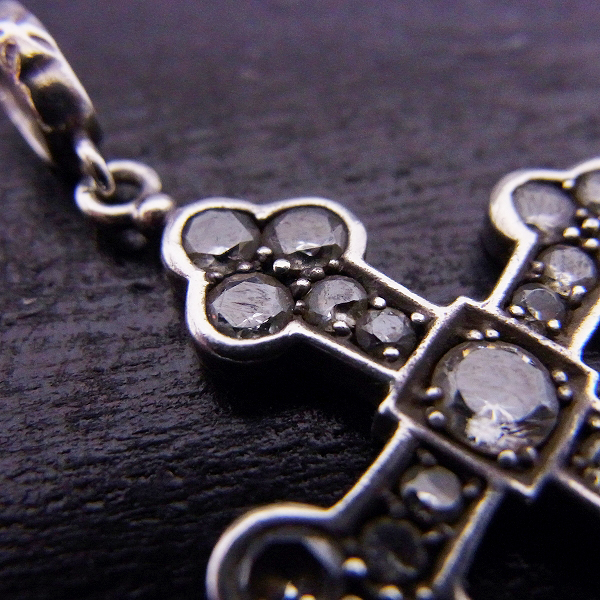 実際に弊社で買取させて頂いたLoree Rodkin/ローリーロドキン ミディアム ゴシック クロス ペンダントの画像 5枚目