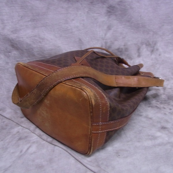 実際に弊社で買取させて頂いたCELINE/セリーヌ レザーショルダーバッグ マガダム/総柄の画像 2枚目