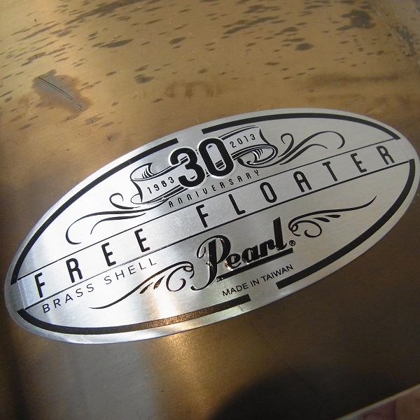 実際に弊社で買取させて頂いた★Pearl パール FBD1465 30th Anniversary Free Floating  14x6.5 ブラスシェル スネアドラム ケース付の画像 4枚目