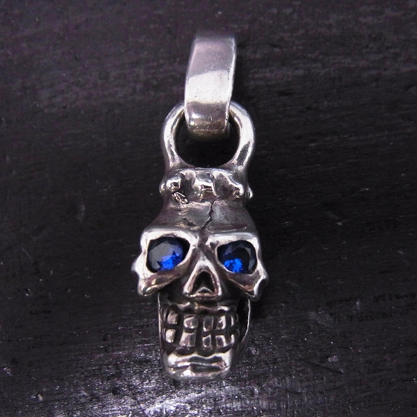 実際に弊社で買取させて頂いたTRAVIS WALKER/トラヴィスワーカー SkullPendant/スカルペンダント トップ  w/サファイアの画像 1枚目