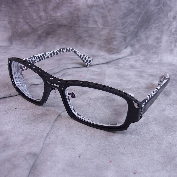 実際に弊社で買取させて頂いたless than human/レスザンヒューマン マーブル柄 スクエア メガネフレーム