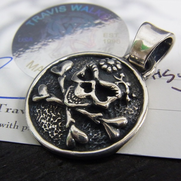 実際に弊社で買取させて頂いたTRAVIS WALKER/トラヴィスワーカー 2011ツアー限定ペンダント エングレ入デイジースカル