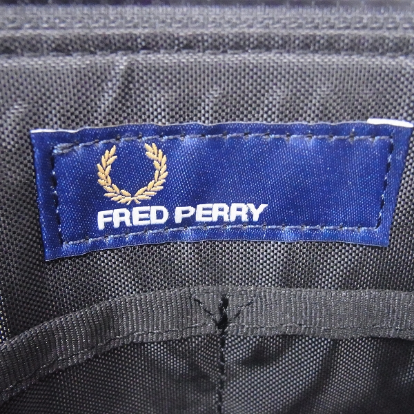 実際に弊社で買取させて頂いたFRED PERRY/フレッド・ペリー ミニショルダーバッグ ブラックの画像 4枚目