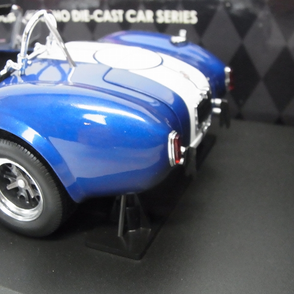 実際に弊社で買取させて頂いたKYOSHO/京商 1/18ダイキャストカー SHELBY COBRA/シェルビーコブラ 427 S/C レーシング No.8045BL ブルーの画像 4枚目