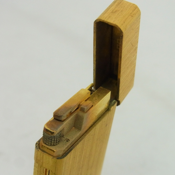 実際に弊社で買取させて頂いたGIVENCHY/ジバンシー ガスライター ゴールドの画像 4枚目