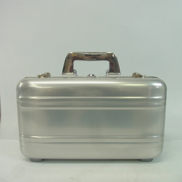 実際に弊社で買取させて頂いたZERO HALLIBURTON/ゼロハリバートン アタッシュケース PC-MICA シルバーの画像 1枚目