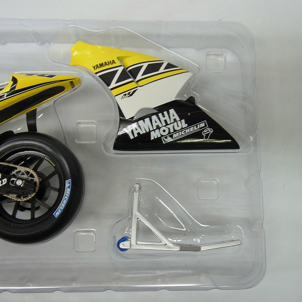 実際に弊社で買取させて頂いたMINICHAMPS/ミニチャンプス 1/12 Yamaha YZR-M1 Valentino Rossi Moto GP Laguna Seca 2005/122 053096の画像 5枚目