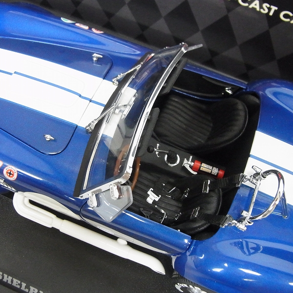 実際に弊社で買取させて頂いたKYOSHO/京商 1/18ダイキャストカー SHELBY COBRA/シェルビーコブラ 427 S/C レーシング No.8045BL ブルーの画像 3枚目