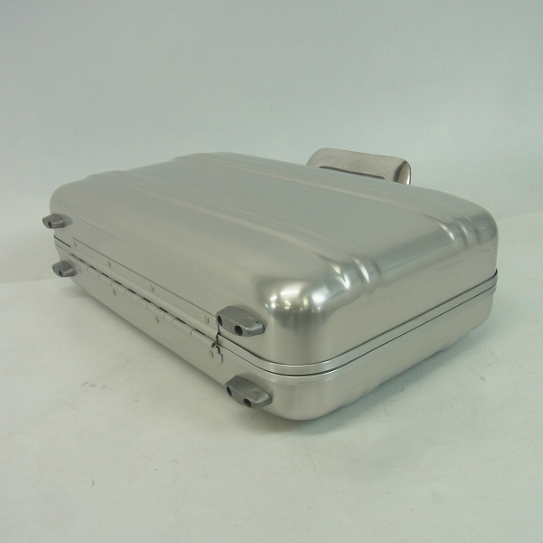 実際に弊社で買取させて頂いたZERO HALLIBURTON/ゼロハリバートン アタッシュケース PC-MICA シルバーの画像 2枚目