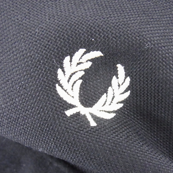 実際に弊社で買取させて頂いたFRED PERRY/フレッド・ペリー ミニショルダーバッグ ブラックの画像 2枚目