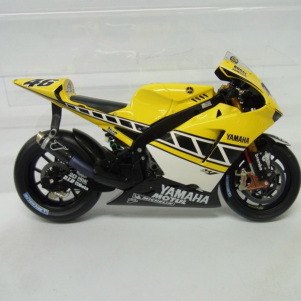 実際に弊社で買取させて頂いたMINICHAMPS/ミニチャンプス 1/12 Yamaha YZR-M1 Valentino Rossi Moto GP Laguna Seca 2005/122 053096の画像 2枚目