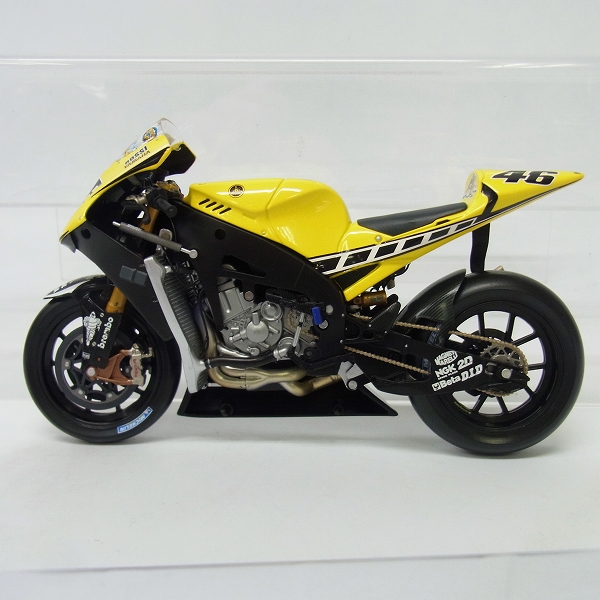 実際に弊社で買取させて頂いたMINICHAMPS/ミニチャンプス 1/12 Yamaha YZR-M1 Valentino Rossi Moto GP Laguna Seca 2005/122 053096の画像 1枚目