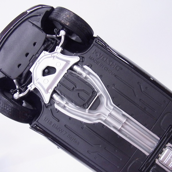 実際に弊社で買取させて頂いたKYOSYO/京商 BMW 7シリーズ 760Li Individual  1/18 ミニカー/ダイキャストカーの画像 7枚目