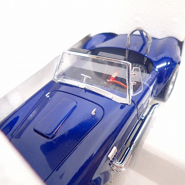 実際に弊社で買取させて頂いたKYOSHO/京商 1/18 SHELBY/シェルビー COBRA/コブラ 427S/C 7006の画像 4枚目