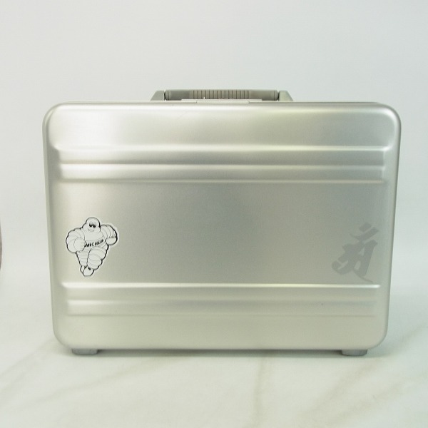 実際に弊社で買取させて頂いたZERO HALLIBURTON/ゼロハリバートン アタッシュケース シルバー 2210