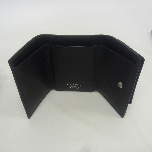 実際に弊社で買取させて頂いたJIMMY CHOO/ジミーチュウ スターエンボス Black グレイニーレザー スモールウォレット 3つ折り財布の画像 3枚目