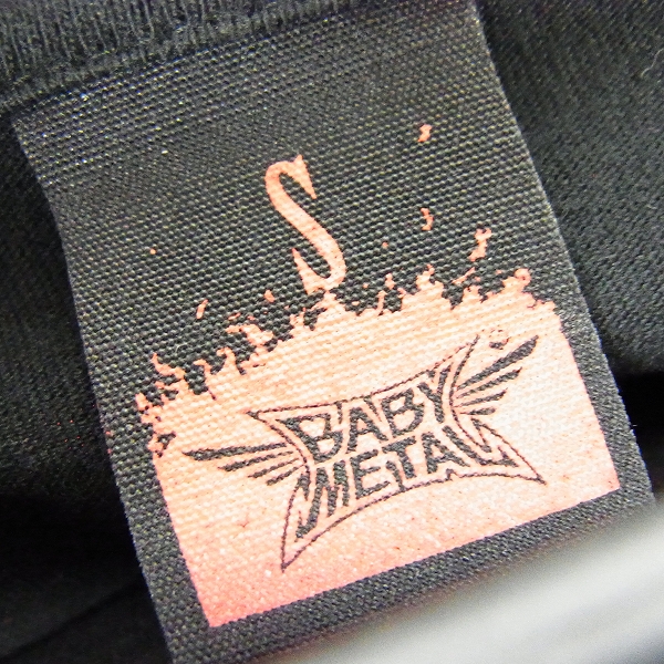 実際に弊社で買取させて頂いたBABY METAL/ベビーメタル 2016年フェス  KARATE TEE/バンドTシャツ Sの画像 2枚目