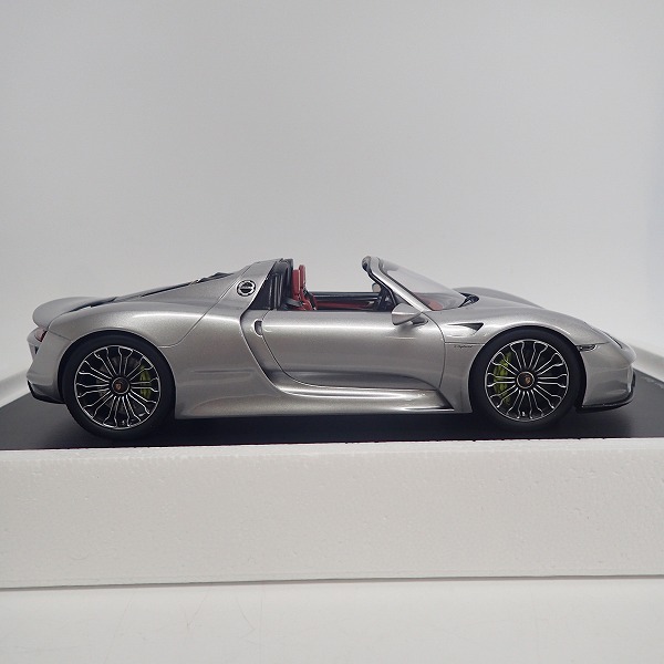 実際に弊社で買取させて頂いたSPARK/スパーク 1/18 ポルシェ918 SPYDER オープンループ 18S172の画像 3枚目