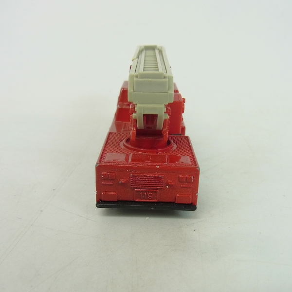 実際に弊社で買取させて頂いた赤箱 トミカ 22 日産/ニッサン ディーゼル ハシゴ付消防車 日本製の画像 3枚目