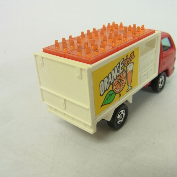 実際に弊社で買取させて頂いたトミカ F18 アメリカン ミキサー車/13 日産 セドリック 4ドアH.T パトロールカー/32 いすゞ エルフ 日本製 3点セットの画像 5枚目