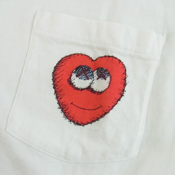 実際に弊社で買取させて頂いたUNIQLO×KAWS/ユニクロ×カウズ ポケット Tシャツ /XLの画像 4枚目
