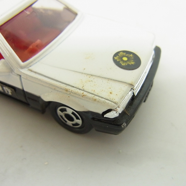 実際に弊社で買取させて頂いたトミカ F18 アメリカン ミキサー車/13 日産 セドリック 4ドアH.T パトロールカー/32 いすゞ エルフ 日本製 3点セットの画像 4枚目