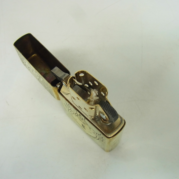 実際に弊社で買取させて頂いたTRAVIS WALKER/トラヴィスワーカー ZIPPO/ジッポー カスタム 彫刻/16年製の画像 4枚目