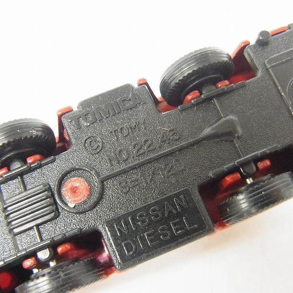 実際に弊社で買取させて頂いた赤箱 トミカ 22 日産/ニッサン ディーゼル ハシゴ付消防車 日本製の画像 5枚目