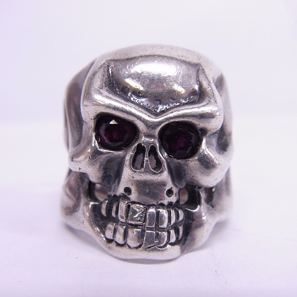 実際に弊社で買取させて頂いた【証明書付き】TRAVIS WALKER/トラヴィスワーカー スカルリングwガーネットアイズandダイヤモンド トゥース/19号の画像 1枚目